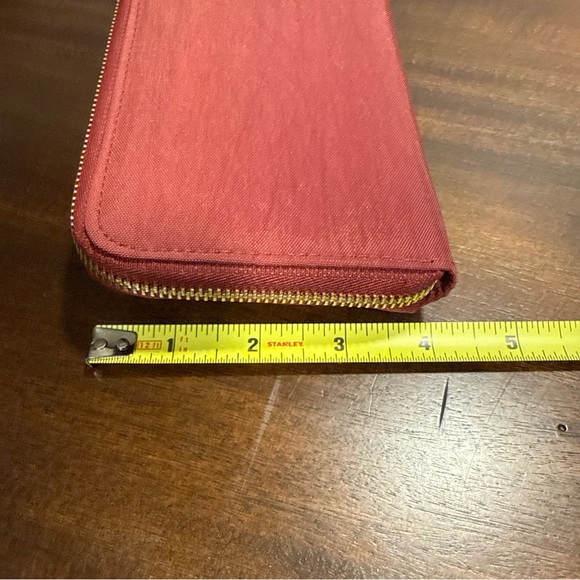 BAGGALINI WALET Wine Colored Turnlock RFID Spacious - Picture 6 of 8